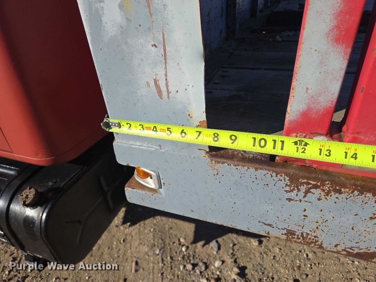 image for item ES2722 1984 International 1954 rollback truck