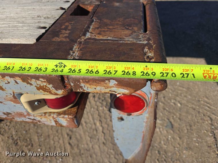 image for item ES2722 1984 International 1954 rollback truck