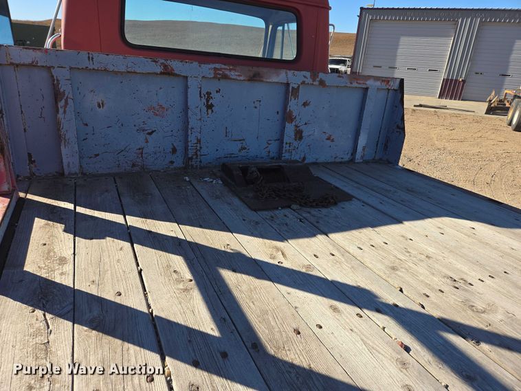 image for item ES2722 1984 International 1954 rollback truck