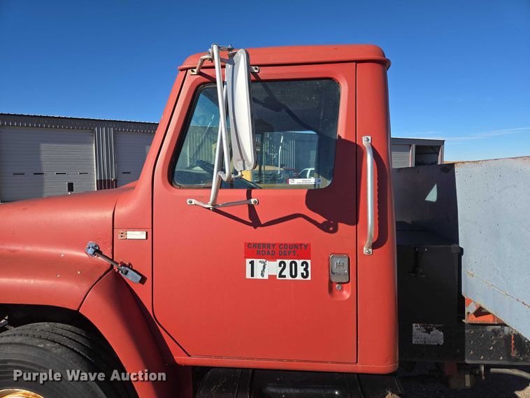 image for item ES2722 1984 International 1954 rollback truck