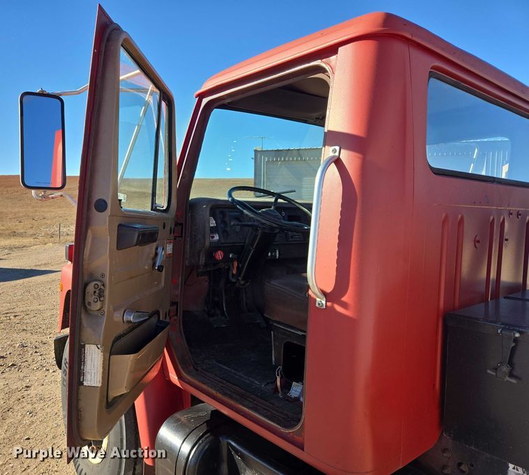 image for item ES2722 1984 International 1954 rollback truck