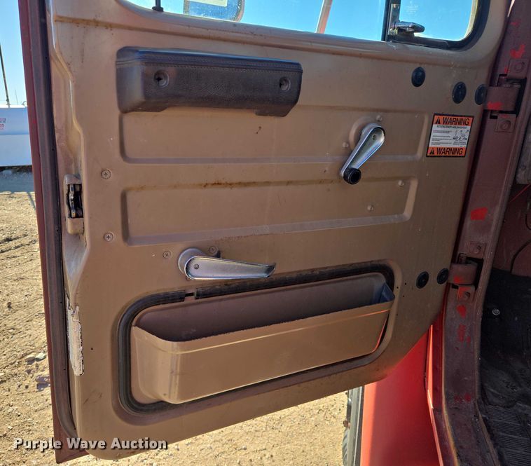 image for item ES2722 1984 International 1954 rollback truck