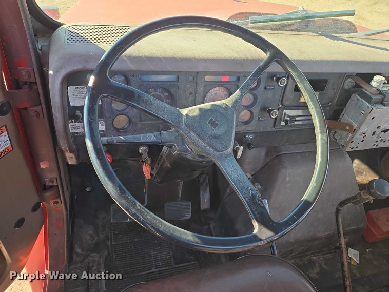 image for item ES2722 1984 International 1954 rollback truck