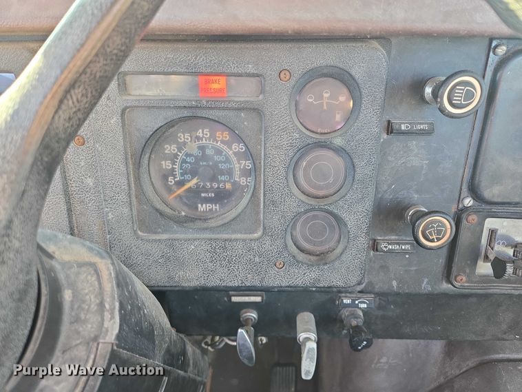 image for item ES2722 1984 International 1954 rollback truck