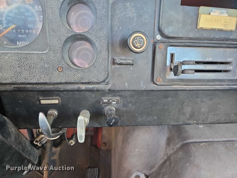 image for item ES2722 1984 International 1954 rollback truck