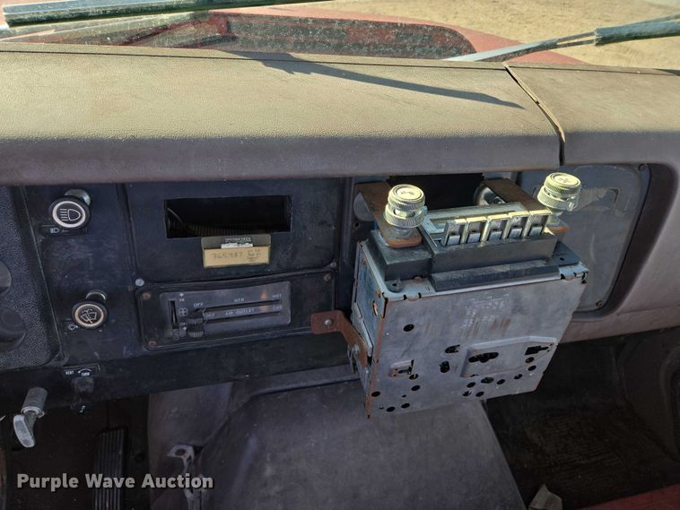 image for item ES2722 1984 International 1954 rollback truck