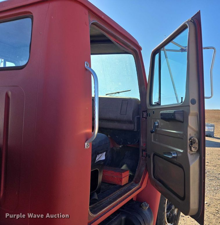 image for item ES2722 1984 International 1954 rollback truck