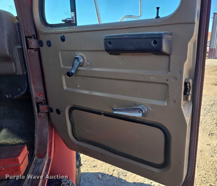 image for item ES2722 1984 International 1954 rollback truck