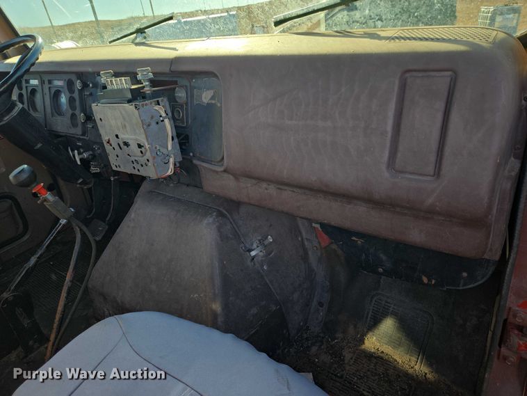 image for item ES2722 1984 International 1954 rollback truck