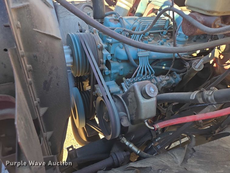 image for item ES2722 1984 International 1954 rollback truck