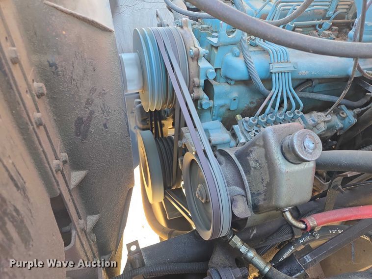 image for item ES2722 1984 International 1954 rollback truck