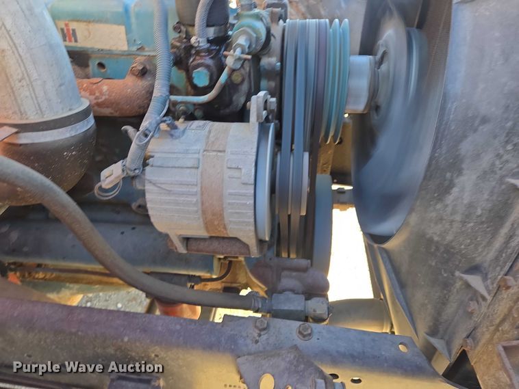 image for item ES2722 1984 International 1954 rollback truck