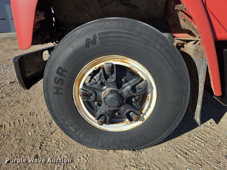 image for item ES2722 1984 International 1954 rollback truck