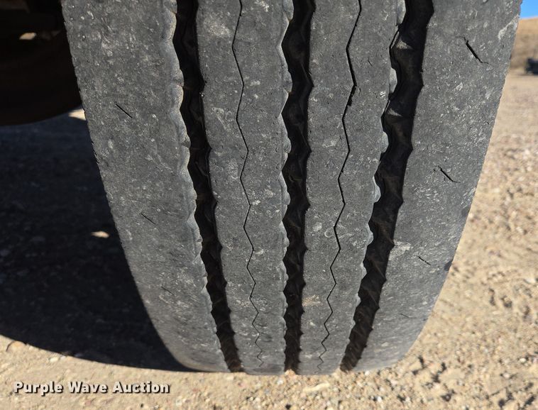 image for item ES2722 1984 International 1954 rollback truck