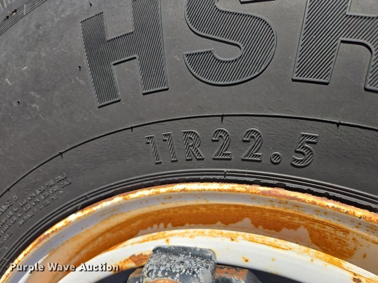 image for item ES2722 1984 International 1954 rollback truck