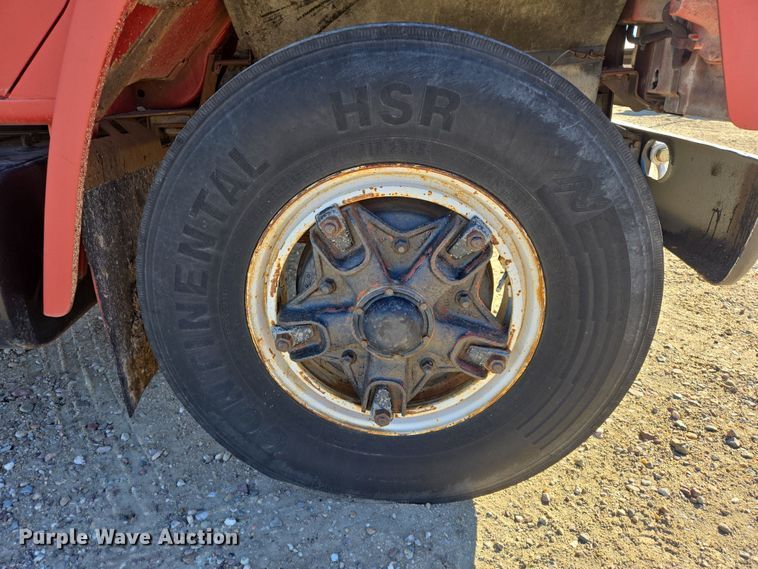 image for item ES2722 1984 International 1954 rollback truck