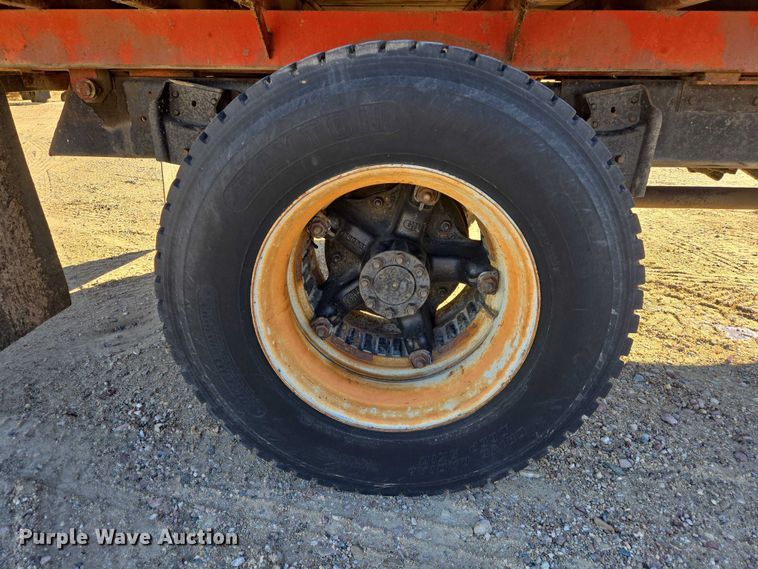 image for item ES2722 1984 International 1954 rollback truck