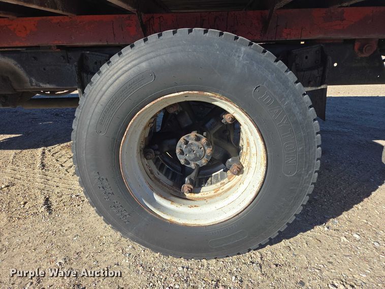 image for item ES2722 1984 International 1954 rollback truck