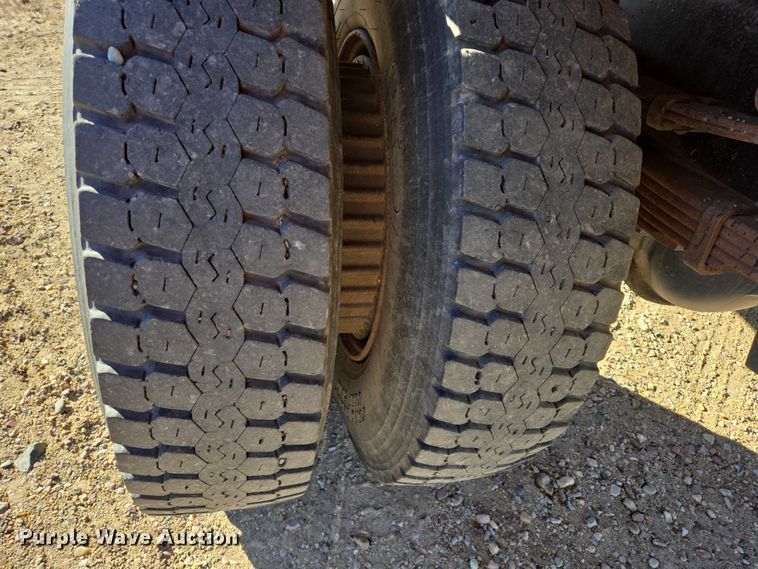 image for item ES2722 1984 International 1954 rollback truck