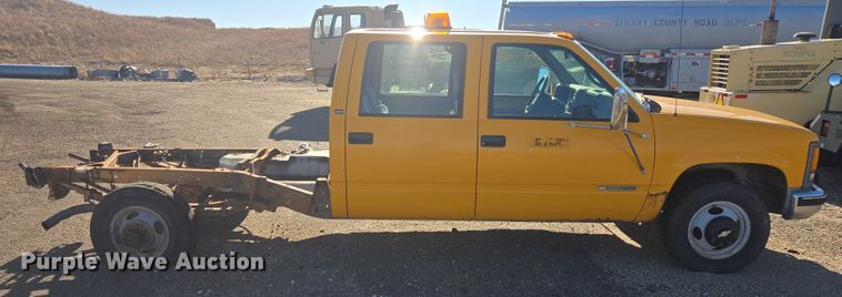 image for item ES2723 1997 Chevrolet 3500 Crew Cab pickup truck cab and chassis