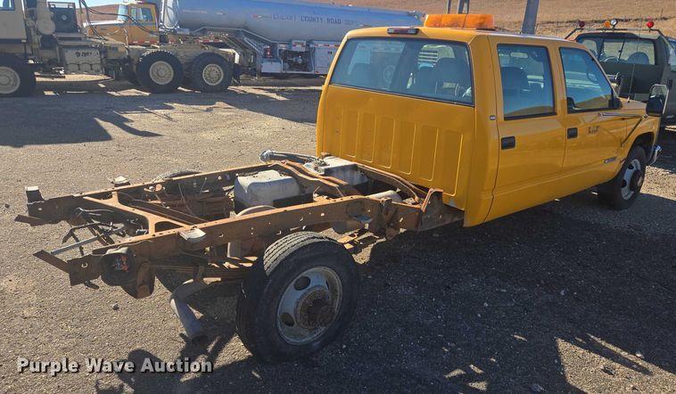 image for item ES2723 1997 Chevrolet 3500 Crew Cab pickup truck cab and chassis