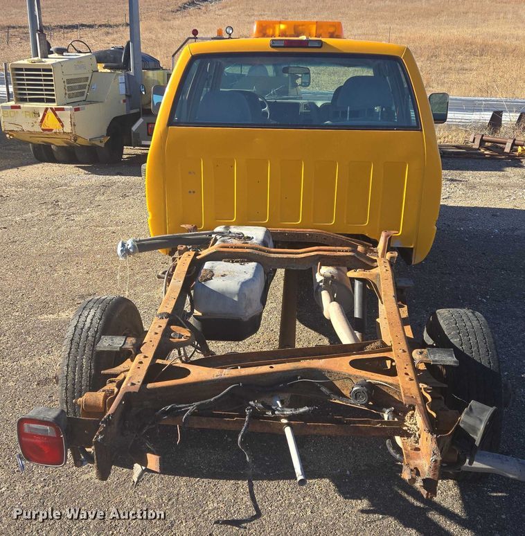 image for item ES2723 1997 Chevrolet 3500 Crew Cab pickup truck cab and chassis