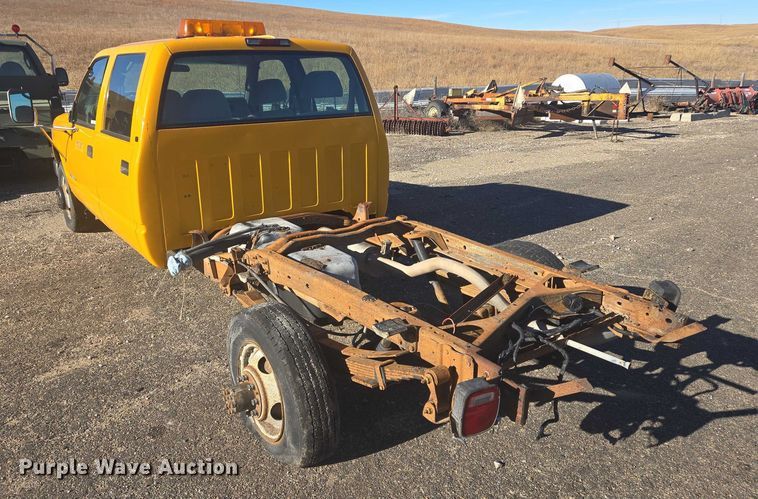 image for item ES2723 1997 Chevrolet 3500 Crew Cab pickup truck cab and chassis