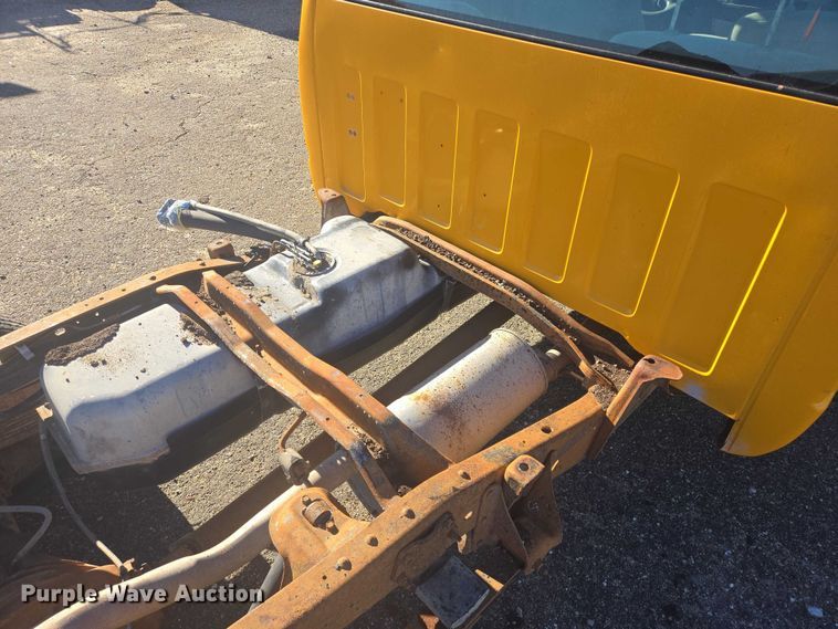 image for item ES2723 1997 Chevrolet 3500 Crew Cab pickup truck cab and chassis