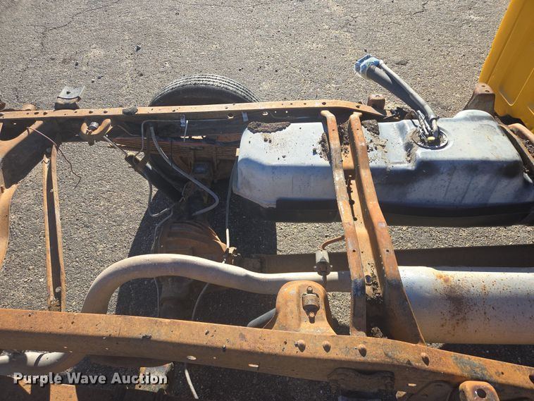 image for item ES2723 1997 Chevrolet 3500 Crew Cab pickup truck cab and chassis