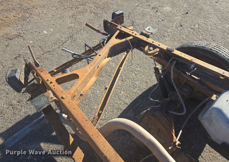 image for item ES2723 1997 Chevrolet 3500 Crew Cab pickup truck cab and chassis