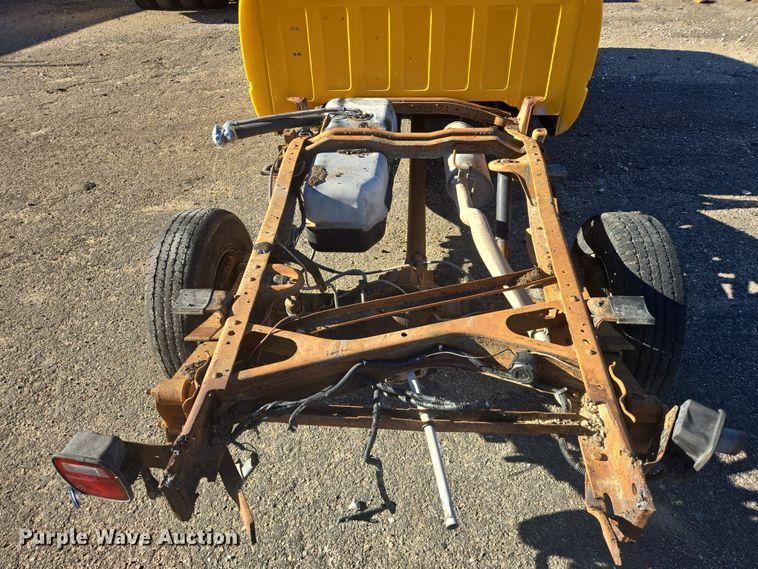 image for item ES2723 1997 Chevrolet 3500 Crew Cab pickup truck cab and chassis