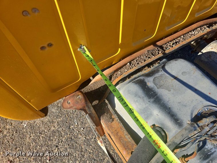 image for item ES2723 1997 Chevrolet 3500 Crew Cab pickup truck cab and chassis