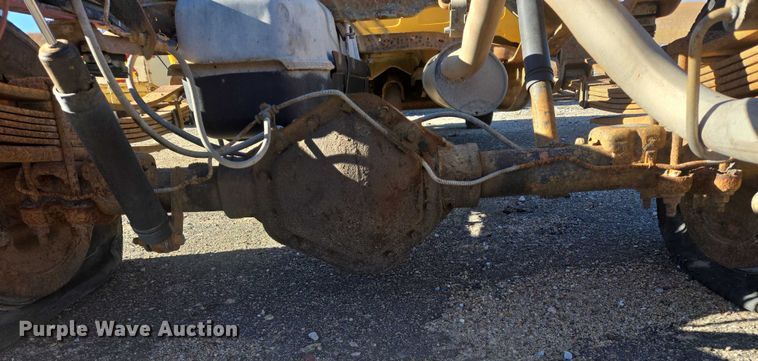 image for item ES2723 1997 Chevrolet 3500 Crew Cab pickup truck cab and chassis