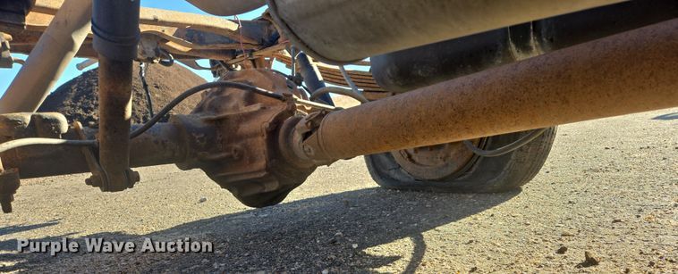 image for item ES2723 1997 Chevrolet 3500 Crew Cab pickup truck cab and chassis