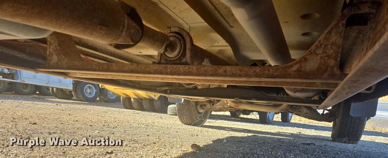 image for item ES2723 1997 Chevrolet 3500 Crew Cab pickup truck cab and chassis