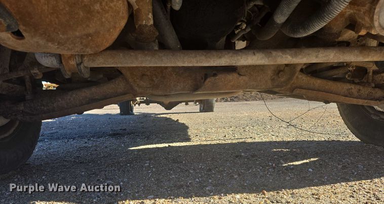 image for item ES2723 1997 Chevrolet 3500 Crew Cab pickup truck cab and chassis