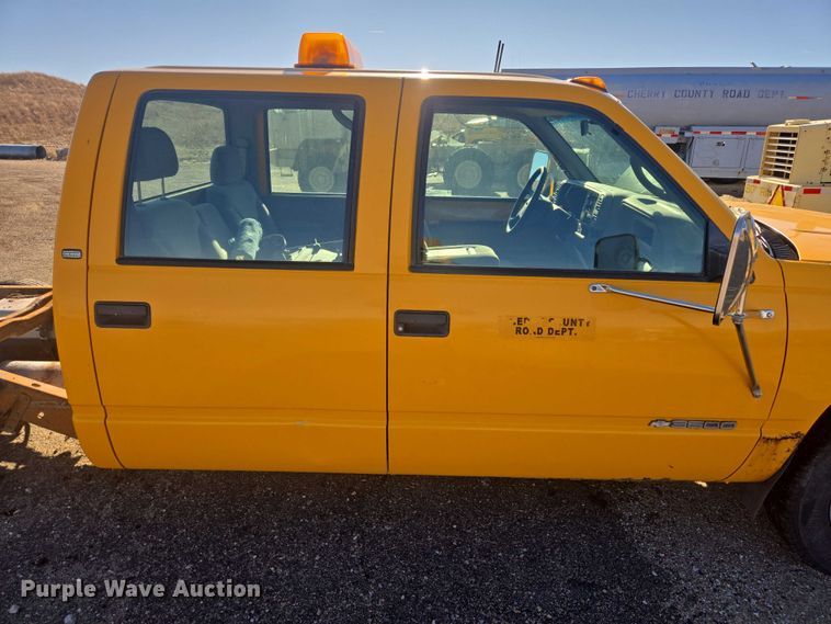 image for item ES2723 1997 Chevrolet 3500 Crew Cab pickup truck cab and chassis