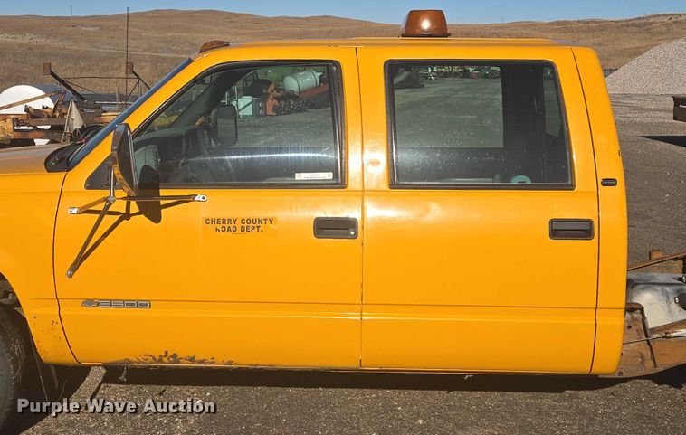 image for item ES2723 1997 Chevrolet 3500 Crew Cab pickup truck cab and chassis