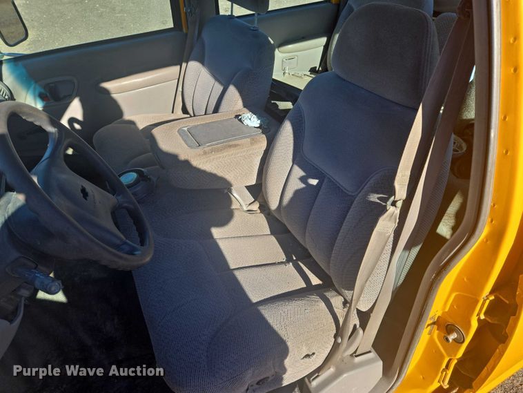 image for item ES2723 1997 Chevrolet 3500 Crew Cab pickup truck cab and chassis