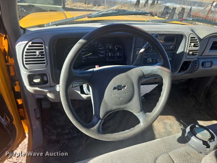 image for item ES2723 1997 Chevrolet 3500 Crew Cab pickup truck cab and chassis