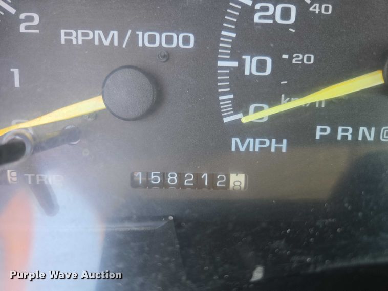 image for item ES2723 1997 Chevrolet 3500 Crew Cab pickup truck cab and chassis