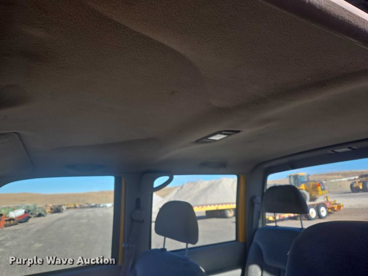 image for item ES2723 1997 Chevrolet 3500 Crew Cab pickup truck cab and chassis