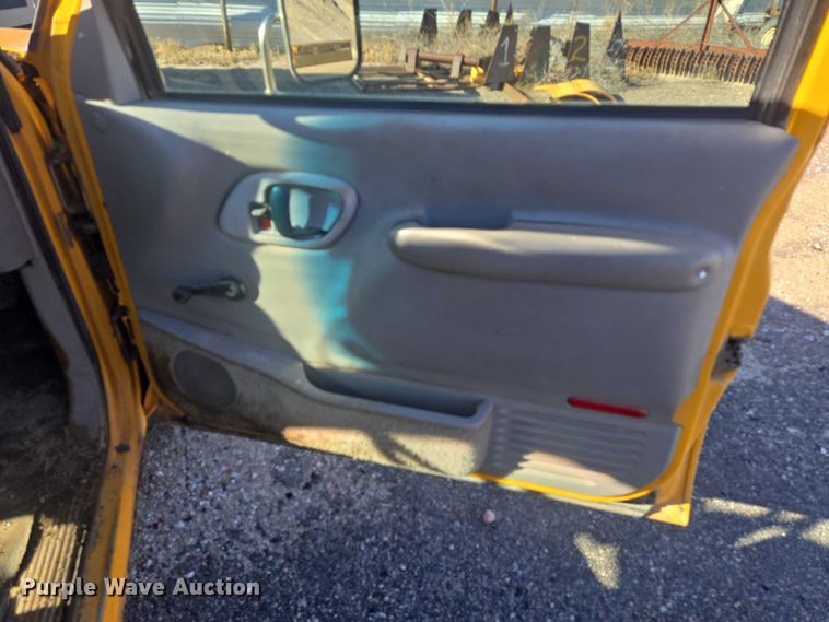 image for item ES2723 1997 Chevrolet 3500 Crew Cab pickup truck cab and chassis