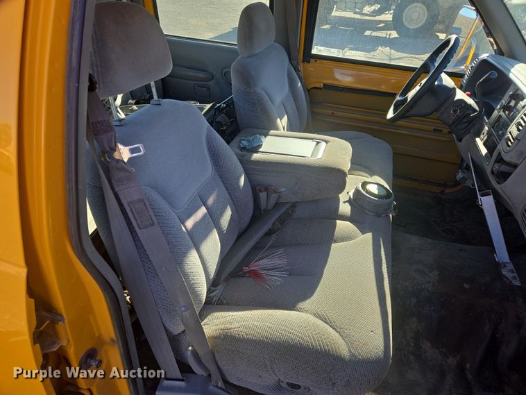 image for item ES2723 1997 Chevrolet 3500 Crew Cab pickup truck cab and chassis