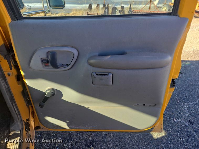 image for item ES2723 1997 Chevrolet 3500 Crew Cab pickup truck cab and chassis