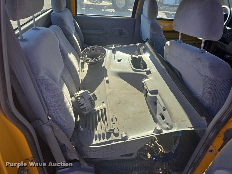 image for item ES2723 1997 Chevrolet 3500 Crew Cab pickup truck cab and chassis