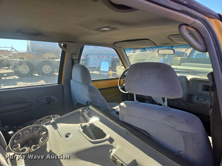 image for item ES2723 1997 Chevrolet 3500 Crew Cab pickup truck cab and chassis