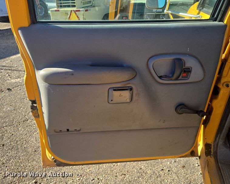 image for item ES2723 1997 Chevrolet 3500 Crew Cab pickup truck cab and chassis