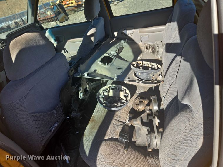 image for item ES2723 1997 Chevrolet 3500 Crew Cab pickup truck cab and chassis