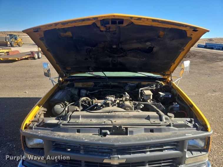 image for item ES2723 1997 Chevrolet 3500 Crew Cab pickup truck cab and chassis